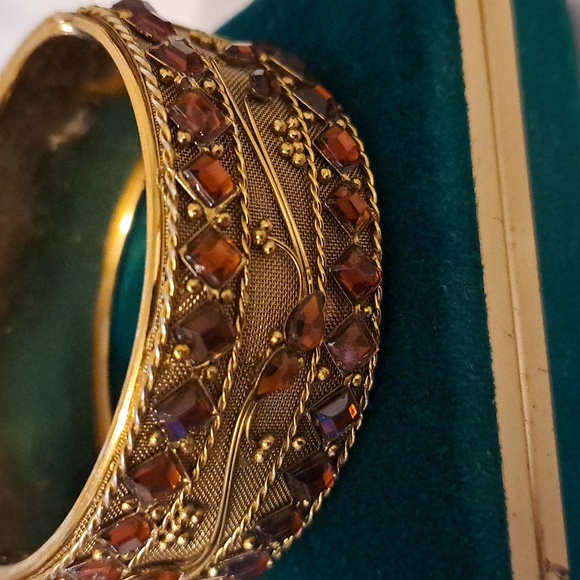 Vintage Gold Tone Brown Rhinestone Bangle Cuff Hinged Bracelet - Picture 3 of 9